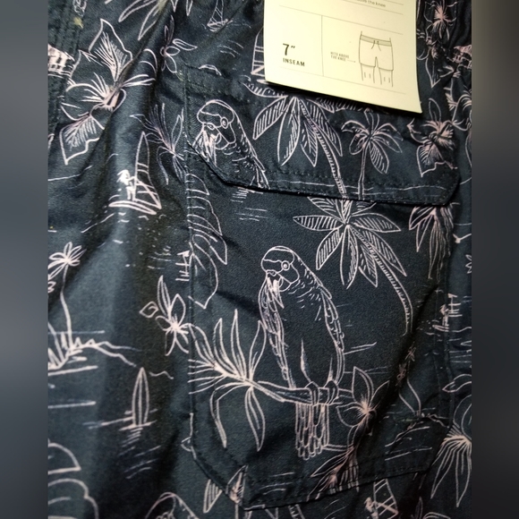 NWT HAWAIIAN PRINT MENS SWIM TRUNKS FRONT POCKETS VELCRO BACK POCKET MEDIUM - Picture 4 of 6